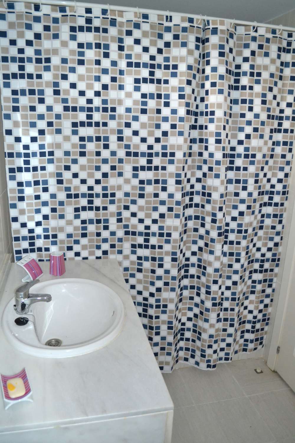 SE VENDE  BONITO APARTAMENTO A 50 METROS DE LA PLAYA EN BENALMADENA