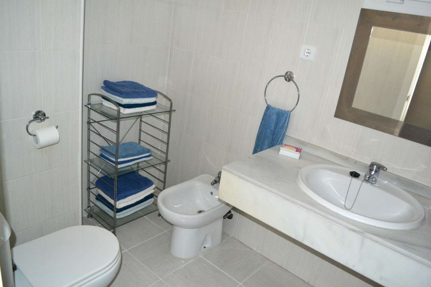 SE VENDE  BONITO APARTAMENTO A 50 METROS DE LA PLAYA EN BENALMADENA