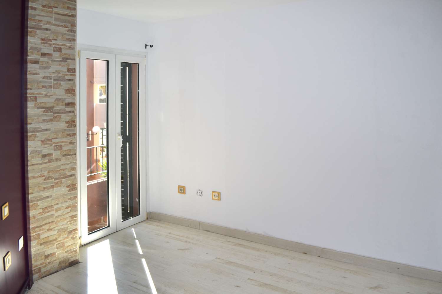 SE VENDE  BONITO APARTAMENTO A 50 METROS DE LA PLAYA EN BENALMADENA