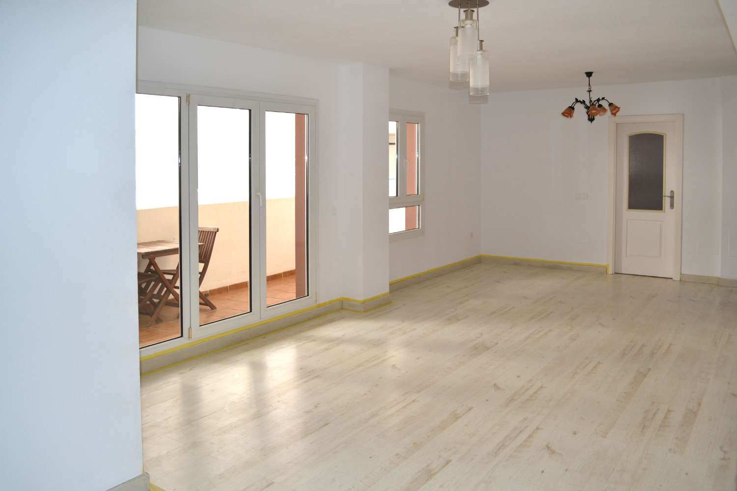 SE VENDE  BONITO APARTAMENTO A 50 METROS DE LA PLAYA EN BENALMADENA