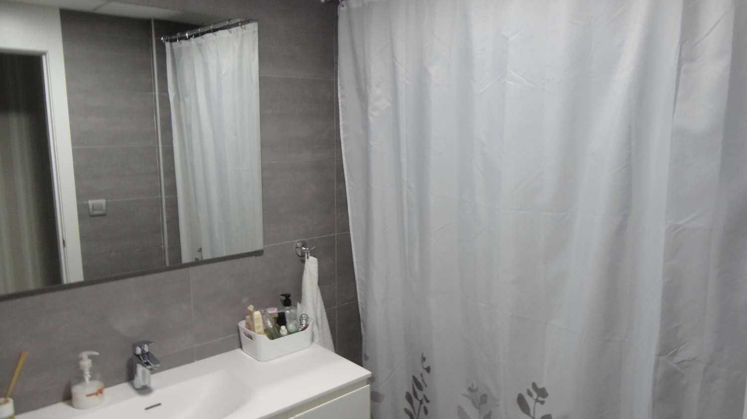 SE VENDE MAGNIFICO APARTAMENTO EN UNA DE LAS URBANIZACIONES MAS LUJOSAS DE LOS ALAMOS (TORREMOLINOS)