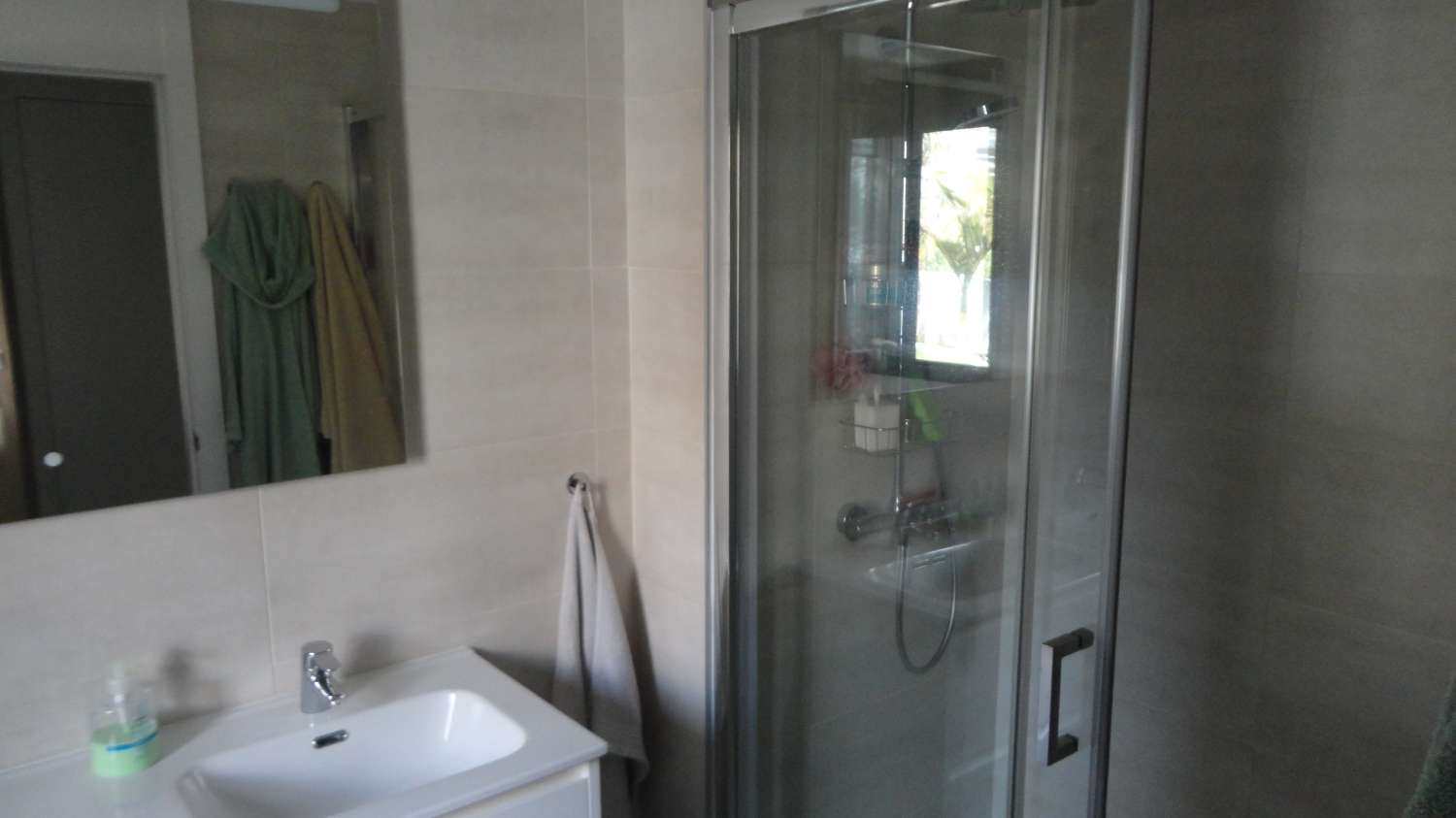 SE VENDE MAGNIFICO APARTAMENTO EN UNA DE LAS URBANIZACIONES MAS LUJOSAS DE LOS ALAMOS (TORREMOLINOS)