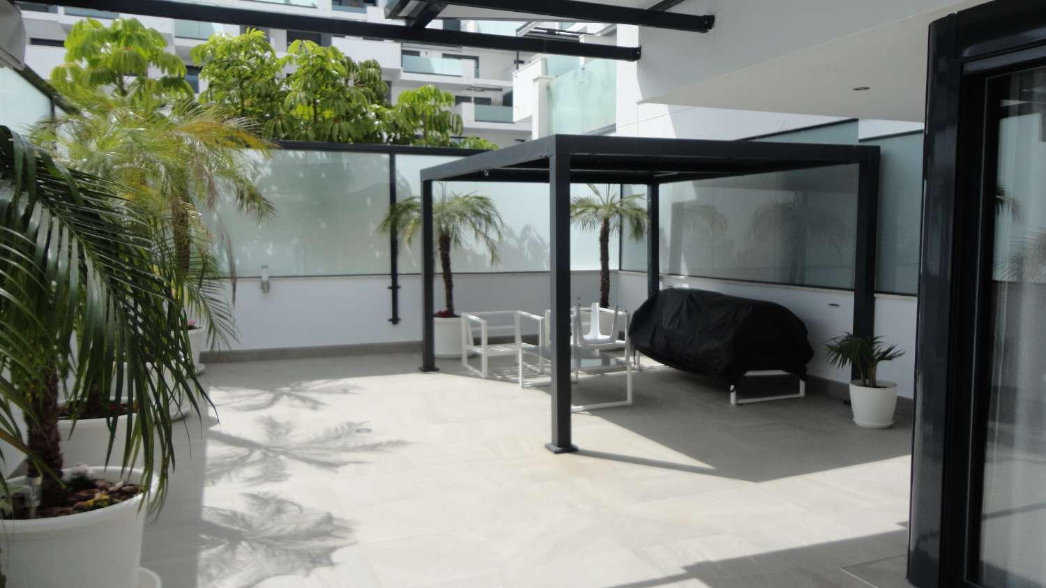 SE VENDE MAGNIFICO APARTAMENTO EN UNA DE LAS URBANIZACIONES MAS LUJOSAS DE LOS ALAMOS (TORREMOLINOS)