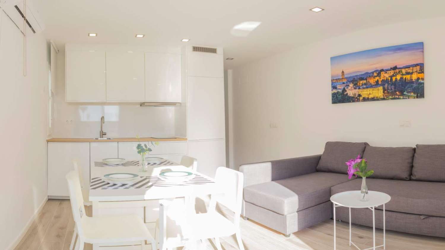 MEDIA  TEMPORADA  . SE ALQUILA  DESDE 1.9.26-30.6.27 BONITO APARTAMENTO CON VISTAS LATERALES  AL MAR   EN ARROYO DE LA MIEL