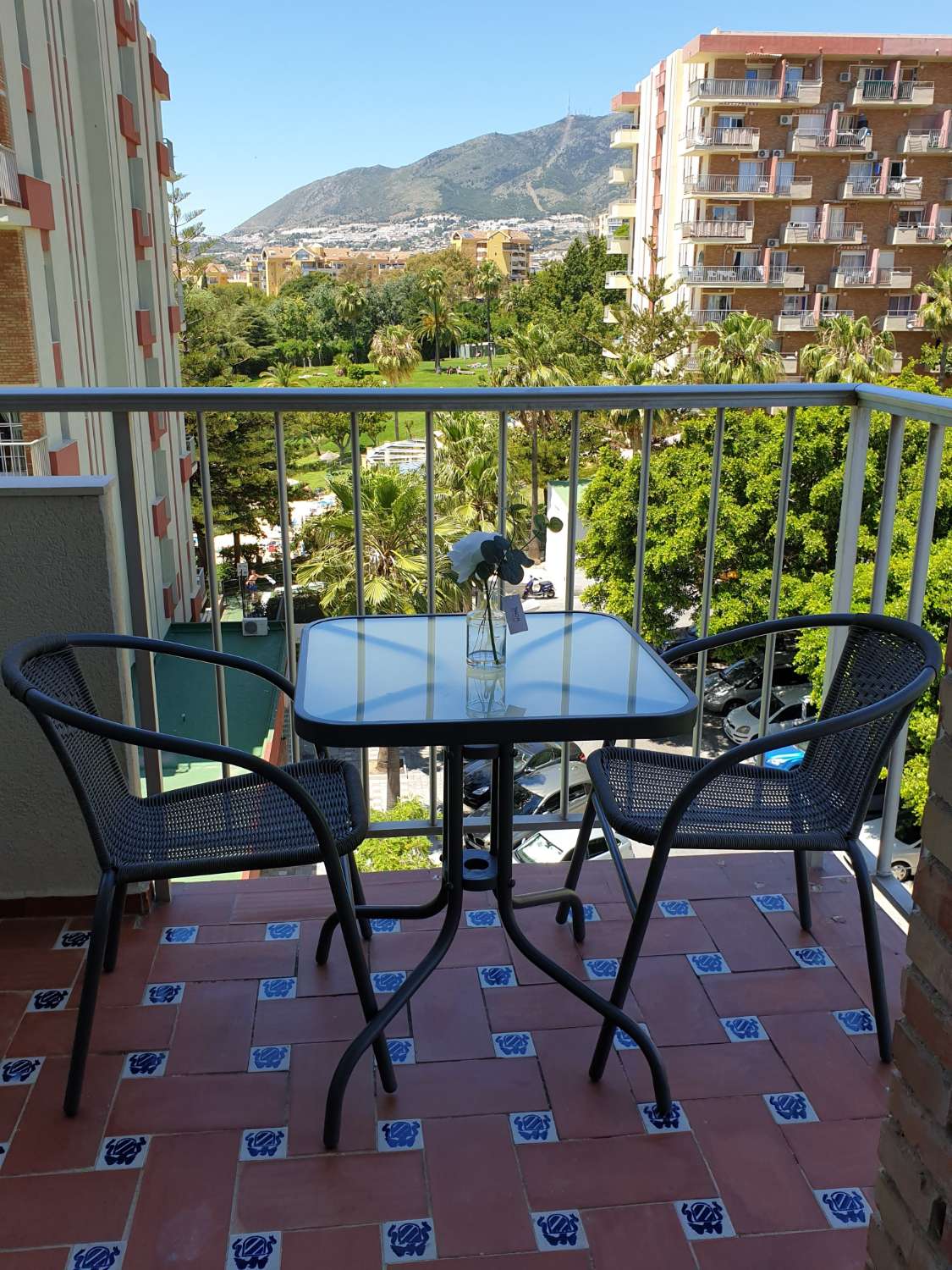 MEDIA  TEMPORADA  . SE ALQUILA  DESDE 1.9.26-30.6.27 BONITO APARTAMENTO CON VISTAS LATERALES  AL MAR   EN ARROYO DE LA MIEL