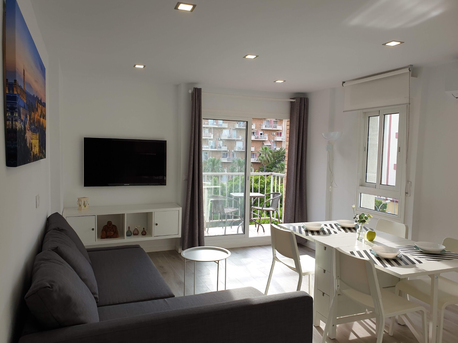 MEDIA  TEMPORADA  . SE ALQUILA  DESDE 1.9.26-30.6.27 BONITO APARTAMENTO CON VISTAS LATERALES  AL MAR   EN ARROYO DE LA MIEL