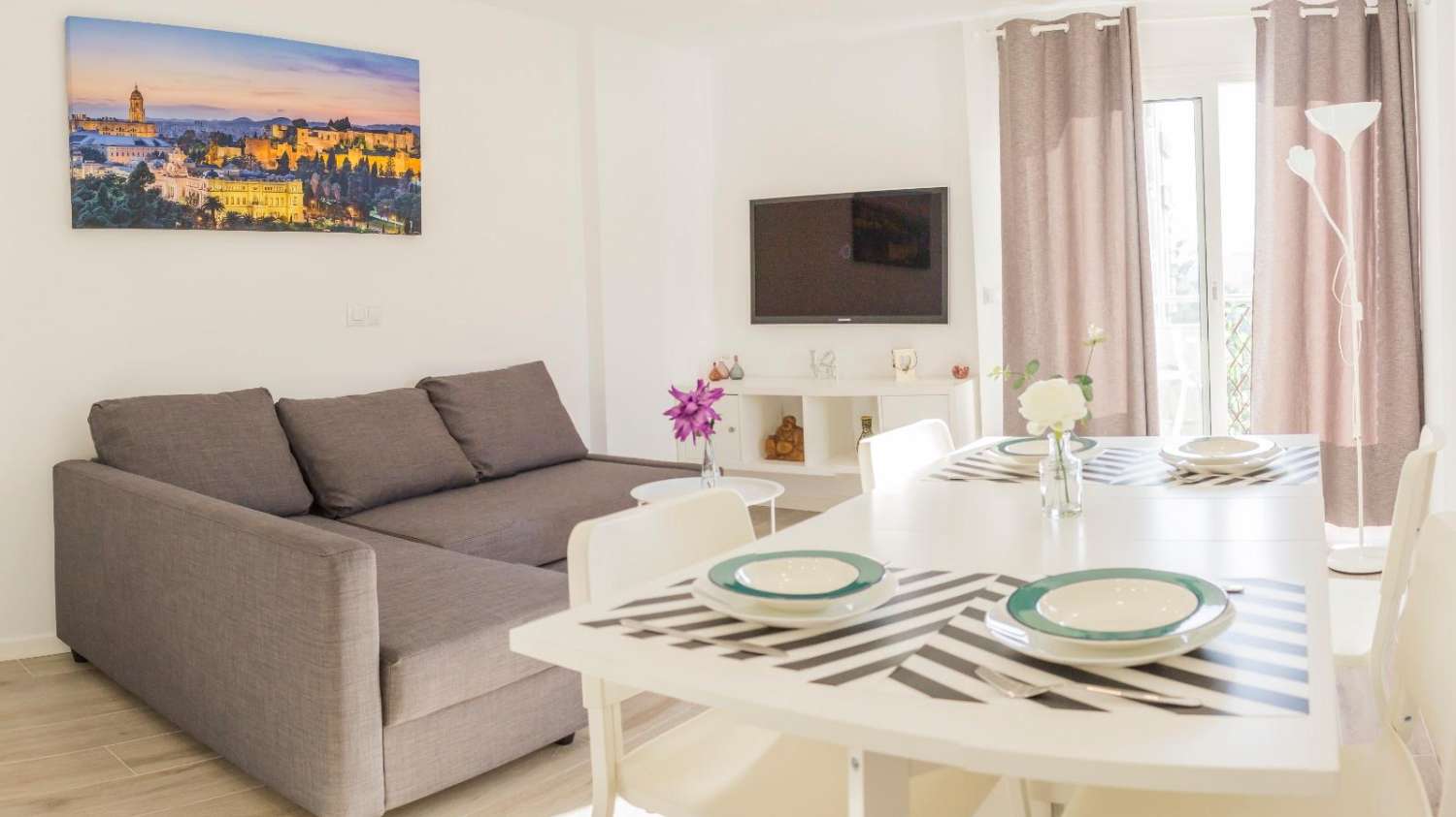 MEDIA  TEMPORADA  . SE ALQUILA  DESDE 1.9.26-30.6.27 BONITO APARTAMENTO CON VISTAS LATERALES  AL MAR   EN ARROYO DE LA MIEL