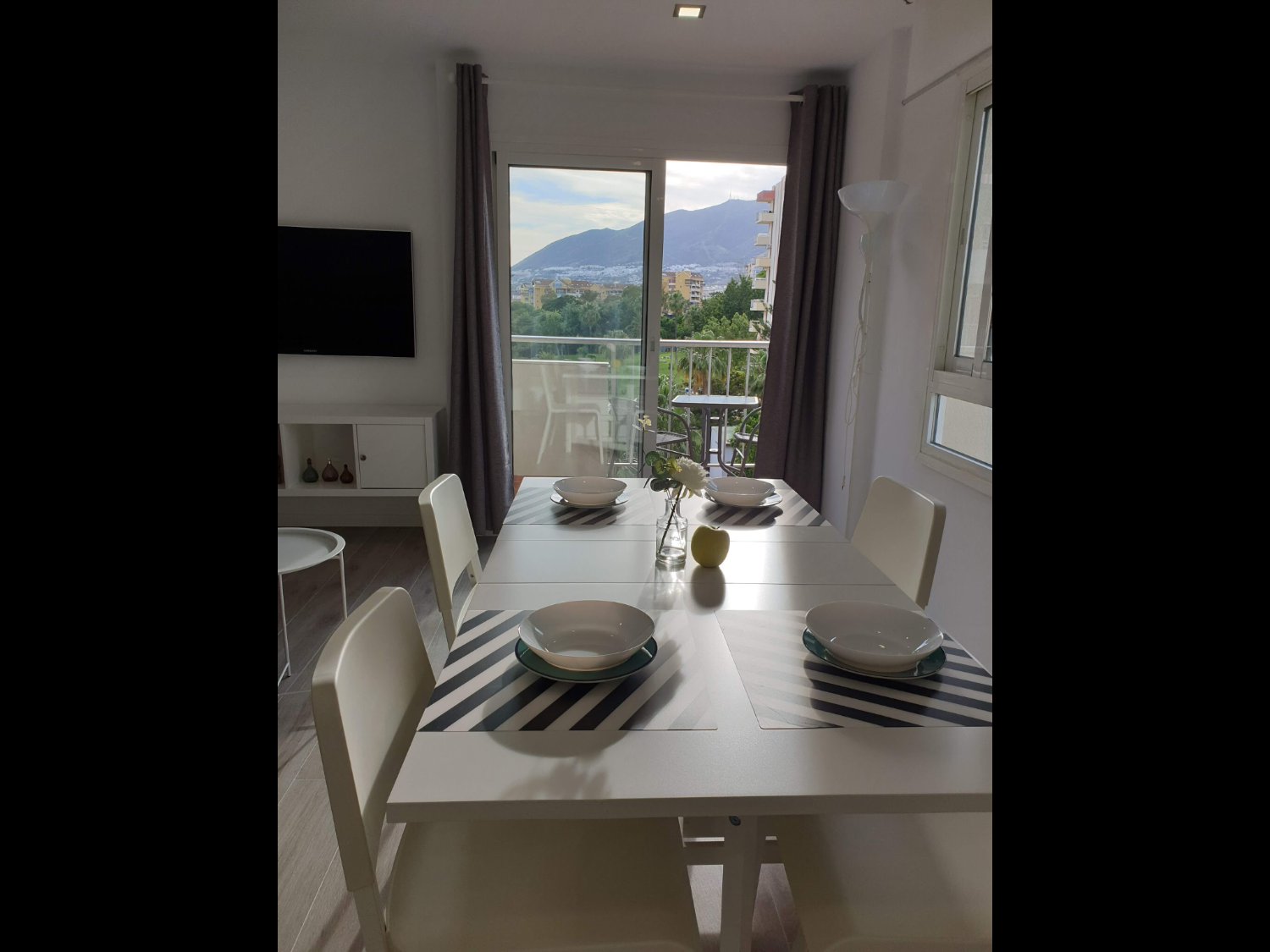 MEDIA  TEMPORADA  . SE ALQUILA  DESDE 1.9.26-30.6.27 BONITO APARTAMENTO CON VISTAS LATERALES  AL MAR   EN ARROYO DE LA MIEL