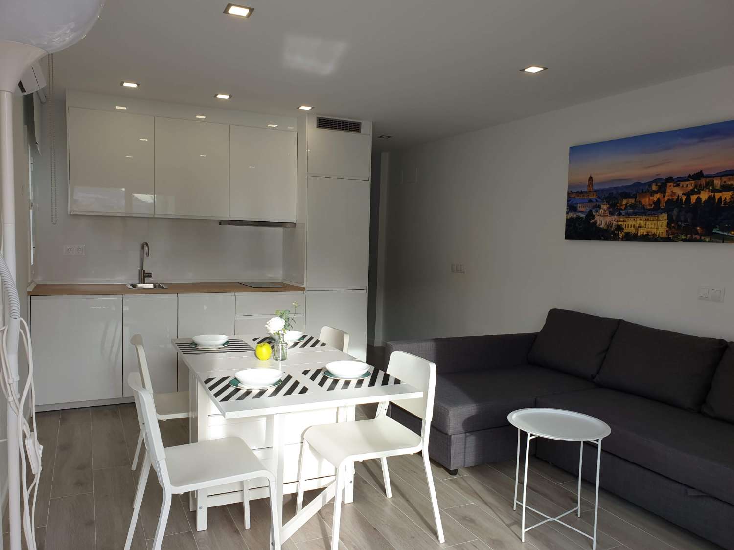 MEDIA  TEMPORADA  . SE ALQUILA  DESDE 1.9.26-30.6.27 BONITO APARTAMENTO CON VISTAS LATERALES  AL MAR   EN ARROYO DE LA MIEL