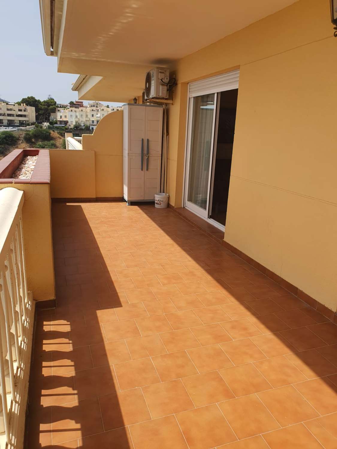 SE ALQUILA DESDE AHORA  30.6.26   Y DESDE  1.9.26-30.6.27 BONITO APARTAMENTO CON VISTA AL MAR EN FUENGIROLA