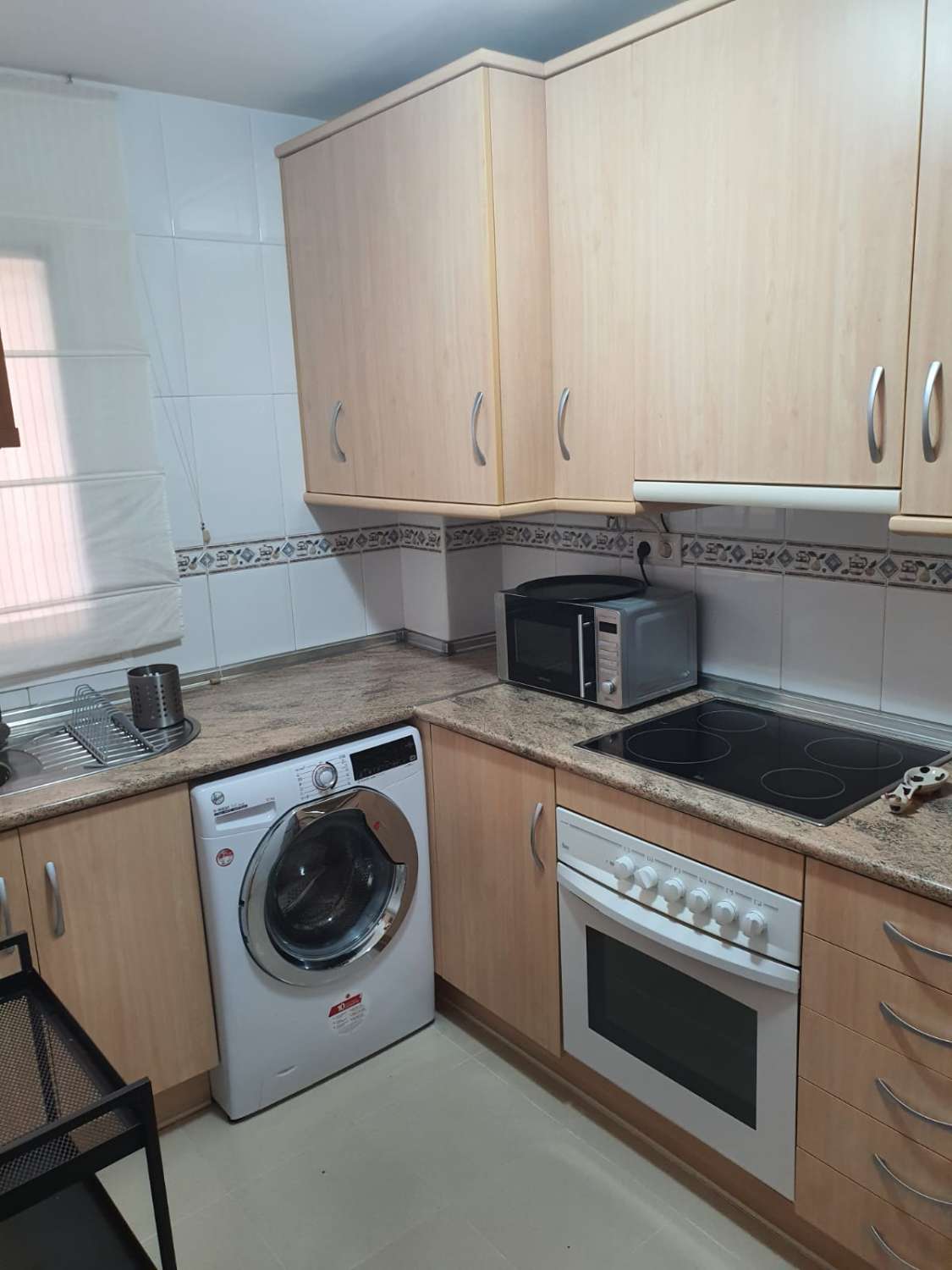 SE ALQUILA DESDE AHORA  30.6.26   Y DESDE  1.9.26-30.6.27 BONITO APARTAMENTO CON VISTA AL MAR EN FUENGIROLA