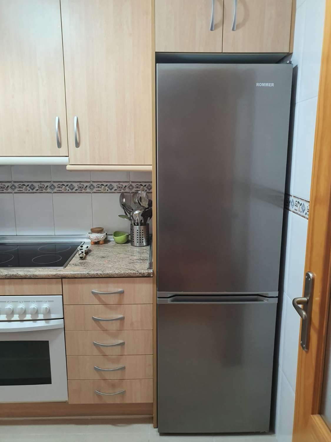 SE ALQUILA DESDE AHORA  30.6.26   Y DESDE  1.9.26-30.6.27 BONITO APARTAMENTO CON VISTA AL MAR EN FUENGIROLA