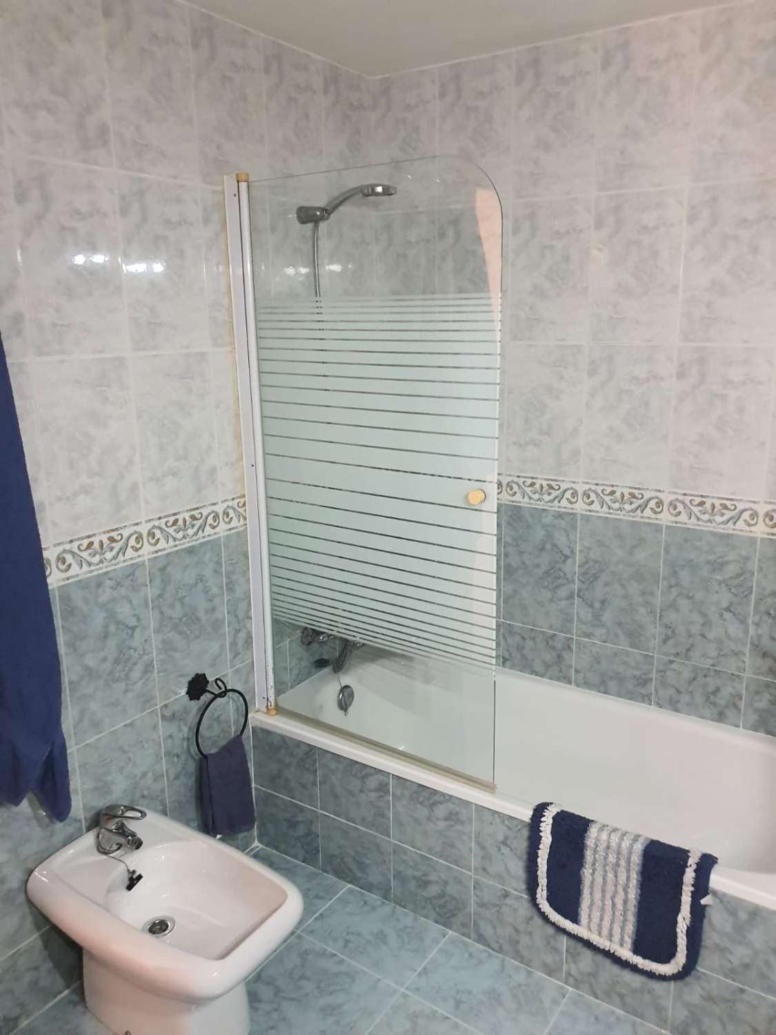 SE ALQUILA DESDE AHORA  30.6.26   Y DESDE  1.9.26-30.6.27 BONITO APARTAMENTO CON VISTA AL MAR EN FUENGIROLA