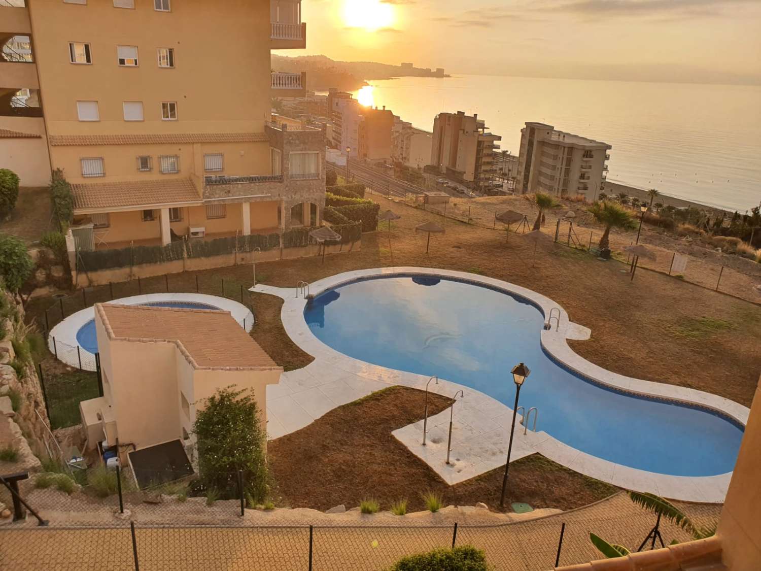 SE ALQUILA DESDE AHORA  30.6.26   Y DESDE  1.9.26-30.6.27 BONITO APARTAMENTO CON VISTA AL MAR EN FUENGIROLA