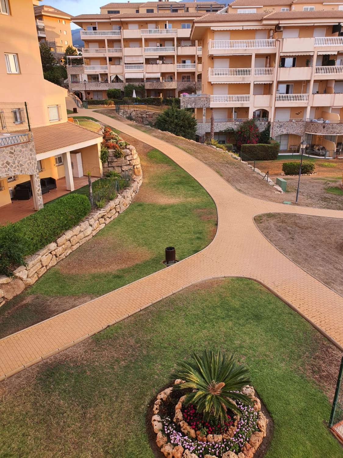 SE ALQUILA DESDE AHORA  30.6.26   Y DESDE  1.9.26-30.6.27 BONITO APARTAMENTO CON VISTA AL MAR EN FUENGIROLA