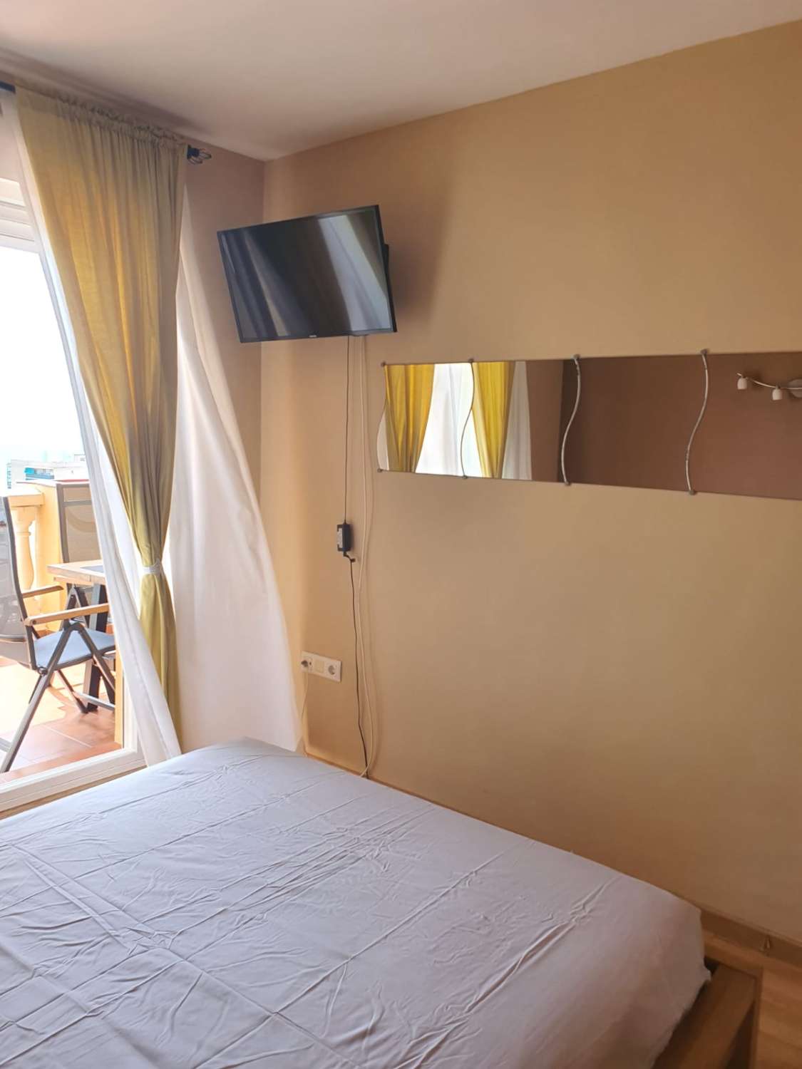 SE ALQUILA DESDE AHORA  30.6.26   Y DESDE  1.9.26-30.6.27 BONITO APARTAMENTO CON VISTA AL MAR EN FUENGIROLA