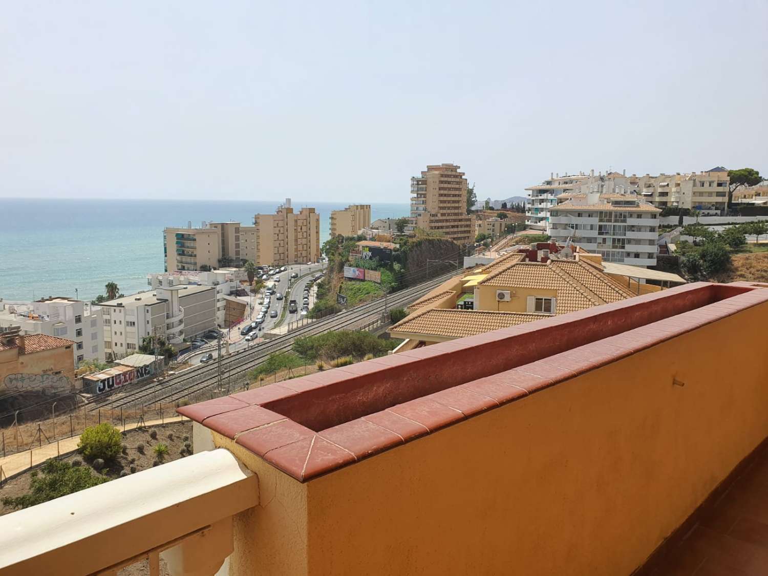 SE ALQUILA DESDE AHORA  30.6.26   Y DESDE  1.9.26-30.6.27 BONITO APARTAMENTO CON VISTA AL MAR EN FUENGIROLA