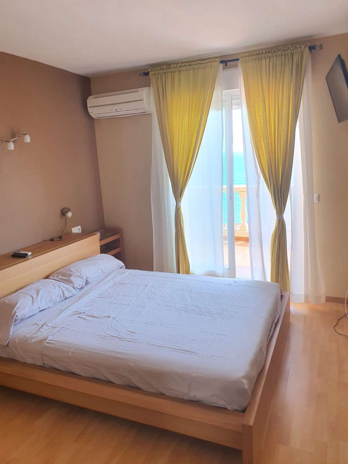 SE ALQUILA DESDE AHORA  30.6.26   Y DESDE  1.9.26-30.6.27 BONITO APARTAMENTO CON VISTA AL MAR EN FUENGIROLA