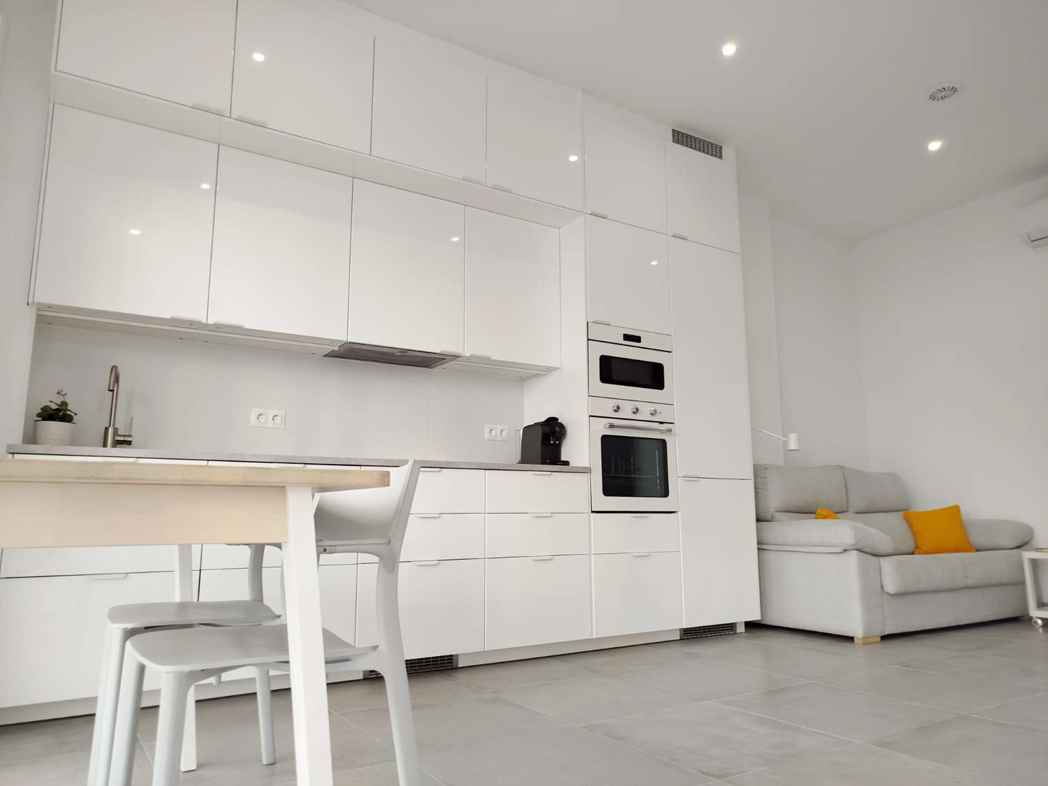 MEDIA TEMPORADA SE ALQUILA DESDE 01.09.26 -30.6.27 BONITO APARTAMENTO EN FUENGIROLA
