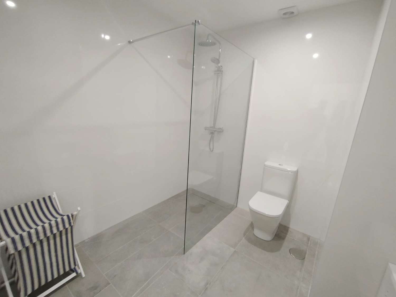 MEDIA TEMPORADA SE ALQUILA DESDE 01.09.26 -30.6.27 BONITO APARTAMENTO EN FUENGIROLA