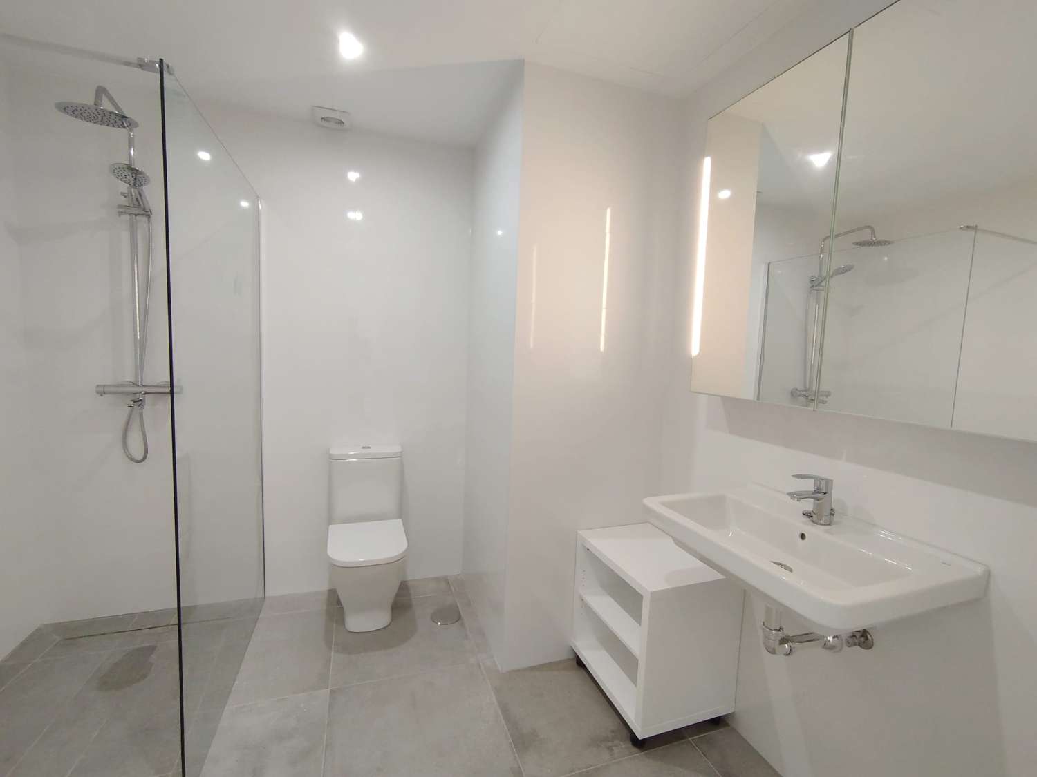 MEDIA TEMPORADA SE ALQUILA DESDE 01.09.26 -30.6.27 BONITO APARTAMENTO EN FUENGIROLA