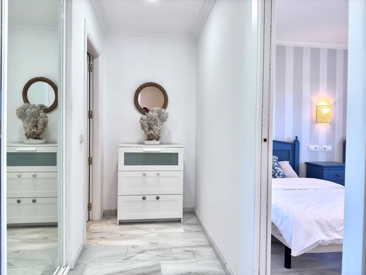 SE ALQUILA  HASTA 31.5.26 Y DESDE 01/10/2026 HASTA 31/05/2027 MAGNIFICO APARTAMENTO CON VISTAS AL MAR EN 1ª LINEA DE PLAYA EN BENALMADENA