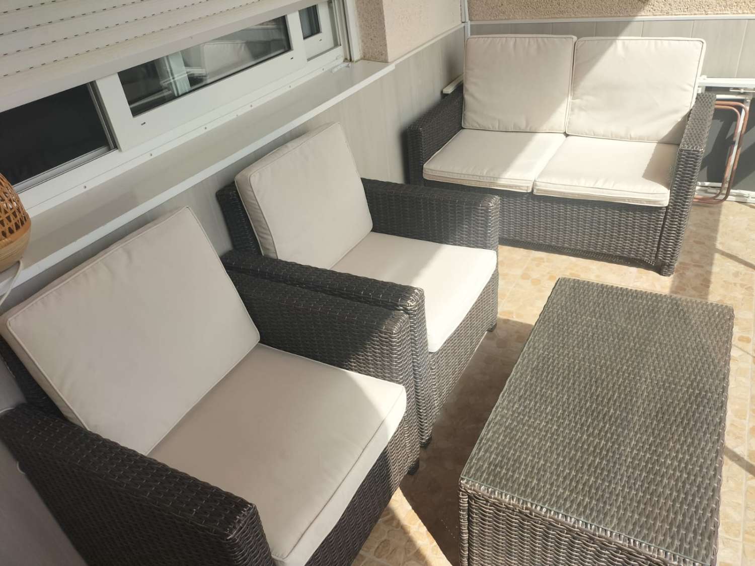 SE ALQUILA  HASTA 31.5.26 Y DESDE 01/10/2026 HASTA 31/05/2027 MAGNIFICO APARTAMENTO CON VISTAS AL MAR EN 1ª LINEA DE PLAYA EN BENALMADENA