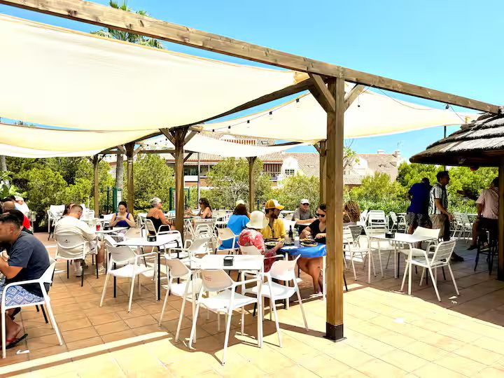 SE ALQUILA  HASTA 31.5.26 Y DESDE 01/10/2026 HASTA 31/05/2027 MAGNIFICO APARTAMENTO CON VISTAS AL MAR EN 1ª LINEA DE PLAYA EN BENALMADENA