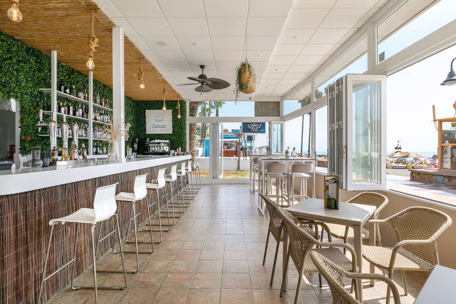 SE ALQUILA DESDE  1.10.25-30.6.26   BONITO ESTUDIO CON VISTAS FRONTALES AL MAR EN TORREMOLINOS AL LADO DE PUERTO MARINA