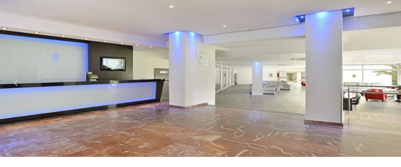 SE ALQUILA DESDE  1.10.25-30.6.26   BONITO ESTUDIO CON VISTAS FRONTALES AL MAR EN TORREMOLINOS AL LADO DE PUERTO MARINA