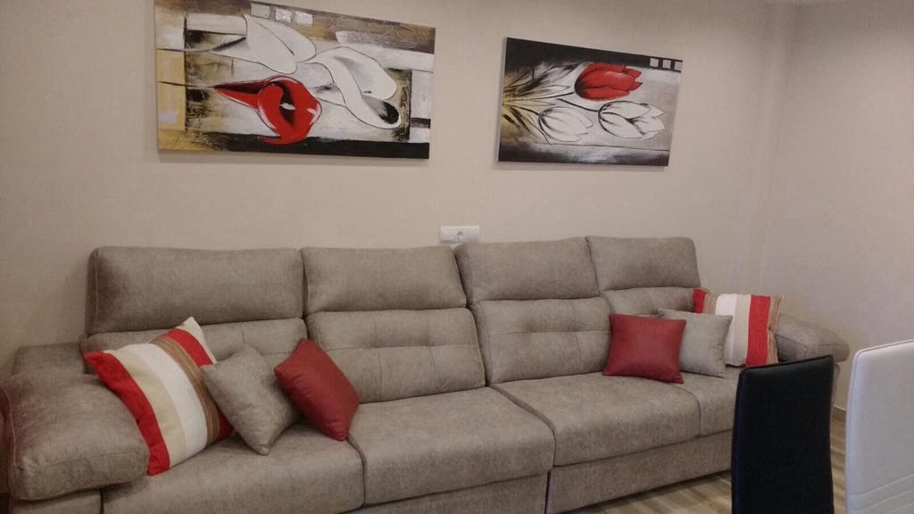 SE ALQUILA DESDE  1.10.25-30.6.26   BONITO ESTUDIO CON VISTAS FRONTALES AL MAR EN TORREMOLINOS AL LADO DE PUERTO MARINA