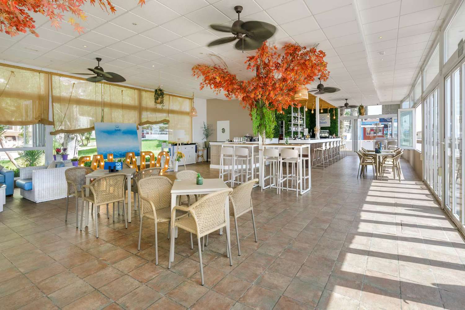 SE ALQUILA DESDE  1.10.25-30.6.26   BONITO ESTUDIO CON VISTAS FRONTALES AL MAR EN TORREMOLINOS AL LADO DE PUERTO MARINA