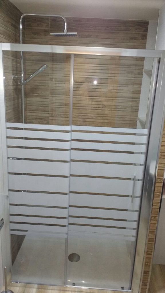 SE ALQUILA DESDE  1.10.25-30.6.26   BONITO ESTUDIO CON VISTAS FRONTALES AL MAR EN TORREMOLINOS AL LADO DE PUERTO MARINA