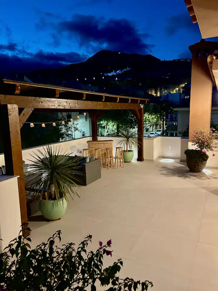 SE ALQUILA  DESDE 01/09/2026 HASTA 30/06/27 MAGNIFICA VILLA EN  ARROYO DE LA MIEL (BENALMADENA)