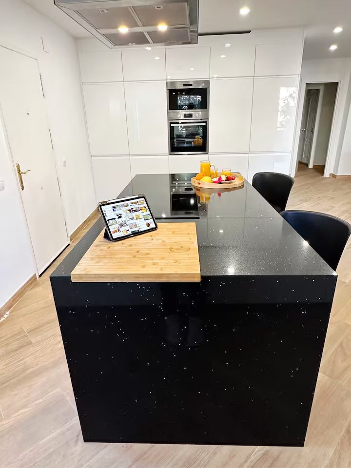 SE ALQUILA  DESDE 01/09/2026 HASTA 30/06/27 MAGNIFICA VILLA EN  ARROYO DE LA MIEL (BENALMADENA)