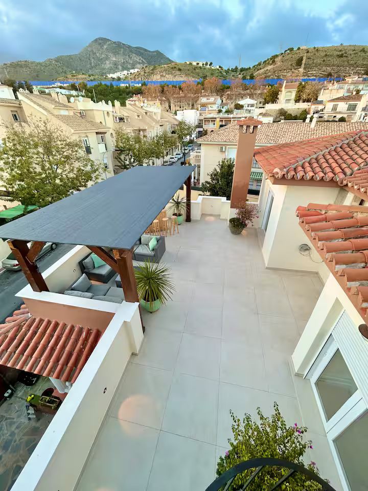 SE ALQUILA  DESDE 01/09/2026 HASTA 30/06/27 MAGNIFICA VILLA EN  ARROYO DE LA MIEL (BENALMADENA)