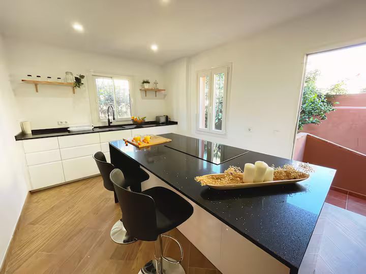 SE ALQUILA  DESDE 01/09/2026 HASTA 30/06/27 MAGNIFICA VILLA EN  ARROYO DE LA MIEL (BENALMADENA)