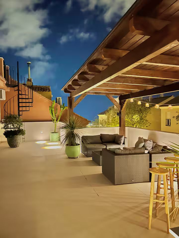 SE ALQUILA  DESDE 01/09/2026 HASTA 30/06/27 MAGNIFICA VILLA EN  ARROYO DE LA MIEL (BENALMADENA)