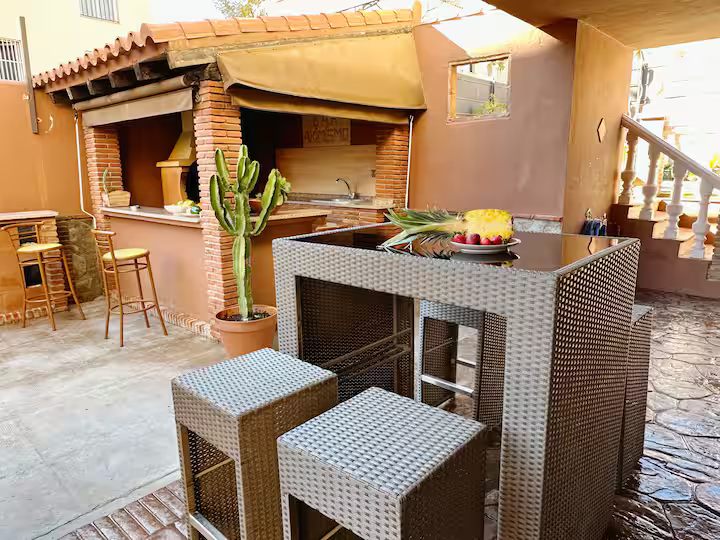 SE ALQUILA  DESDE 01/09/2026 HASTA 30/06/27 MAGNIFICA VILLA EN  ARROYO DE LA MIEL (BENALMADENA)