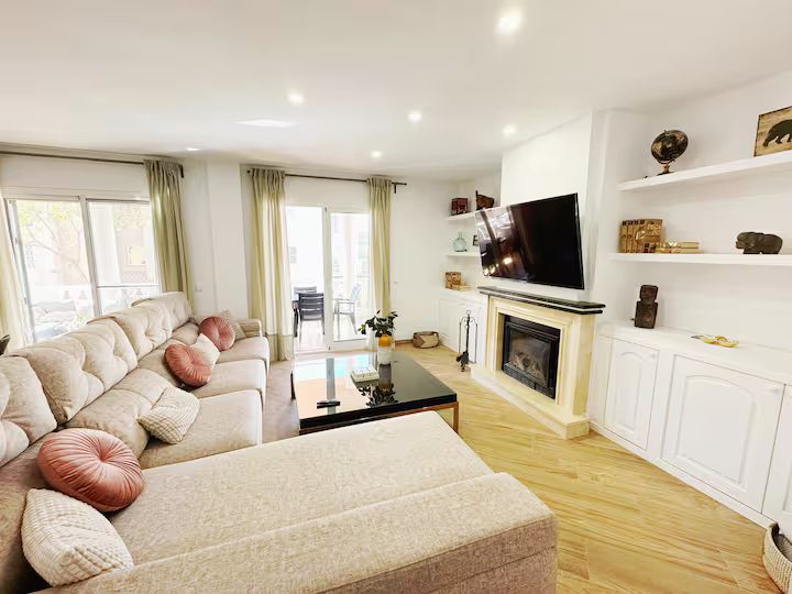 SE ALQUILA  DESDE 01/09/2026 HASTA 30/06/27 MAGNIFICA VILLA EN  ARROYO DE LA MIEL (BENALMADENA)