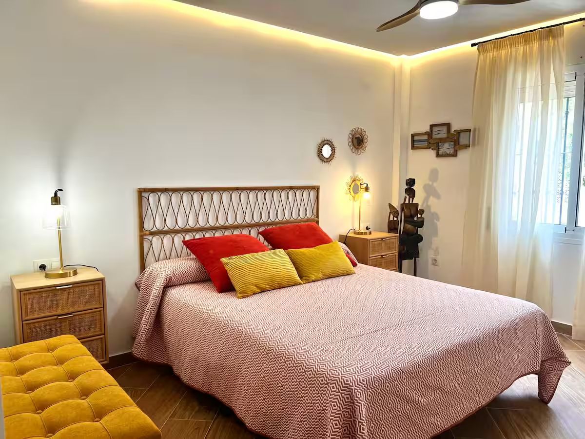 SE ALQUILA  DESDE 01/09/2026 HASTA 30/06/27 MAGNIFICA VILLA EN  ARROYO DE LA MIEL (BENALMADENA)