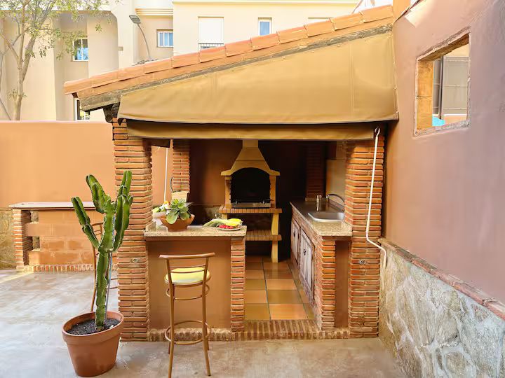 SE ALQUILA  DESDE 01/09/2026 HASTA 30/06/27 MAGNIFICA VILLA EN  ARROYO DE LA MIEL (BENALMADENA)