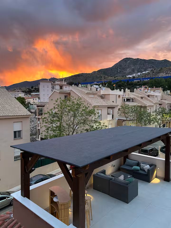 SE ALQUILA  DESDE 01/09/2026 HASTA 30/06/27 MAGNIFICA VILLA EN  ARROYO DE LA MIEL (BENALMADENA)