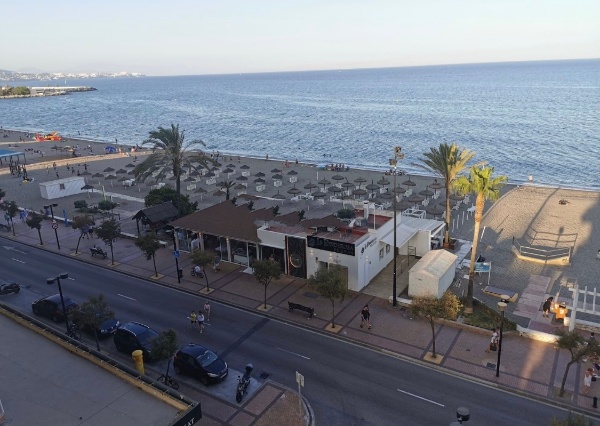 STAGIONE MEZZA In affitto dal 17.10.26 al 30.6.27 Bel appartamento sulla prima linea della spiaggia di Fuengirola