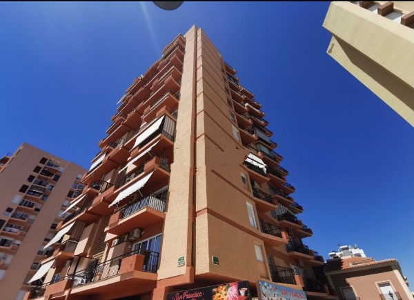 STAGIONE MEZZA In affitto dal 17.10.26 al 30.6.27 Bel appartamento sulla prima linea della spiaggia di Fuengirola