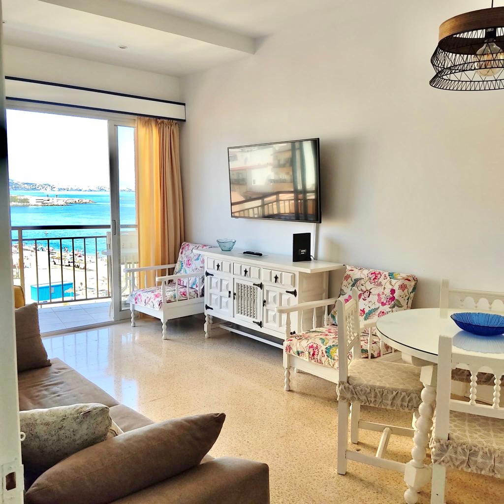 STAGIONE MEZZA In affitto dal 17.10.26 al 30.6.27 Bel appartamento sulla prima linea della spiaggia di Fuengirola