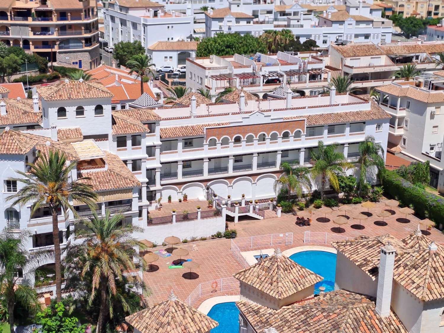 SE ALQUILA DESDE 15/09/2026- 31/05/2027 BONITO APARTAMENTO EN PLANTA BAJA A 150 METROS DE LA PLAYA EN BENALMADENA
