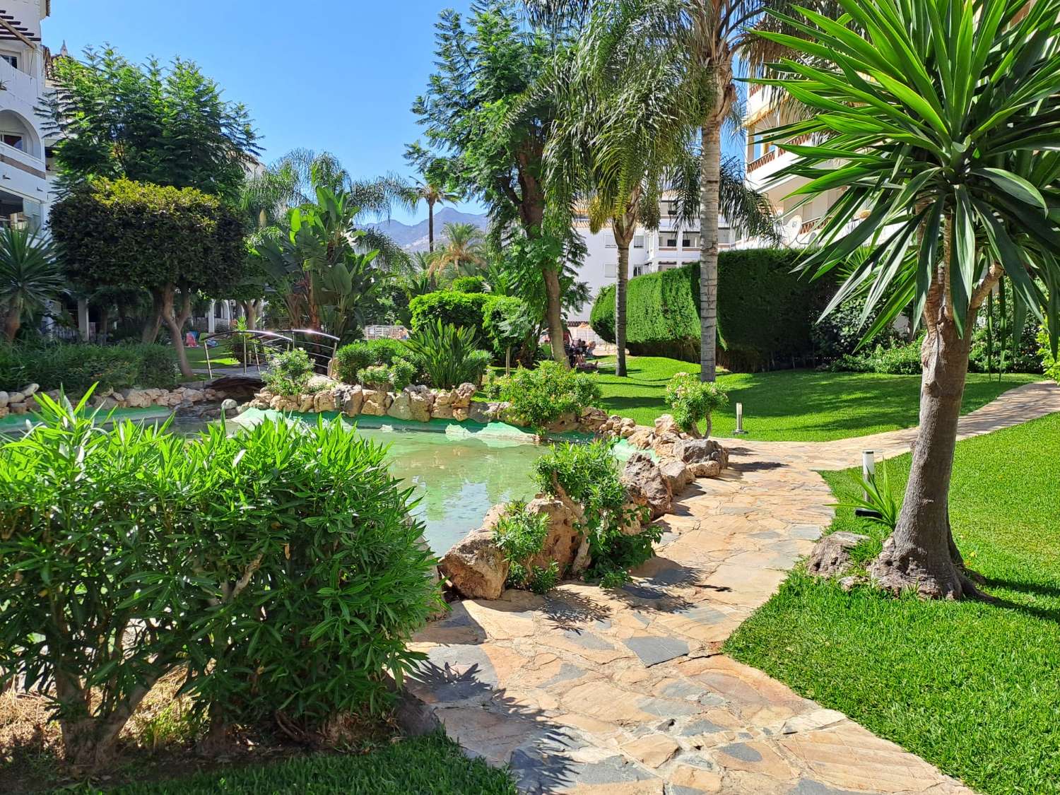 SE ALQUILA DESDE 15/09/2026- 31/05/2027 BONITO APARTAMENTO EN PLANTA BAJA A 150 METROS DE LA PLAYA EN BENALMADENA