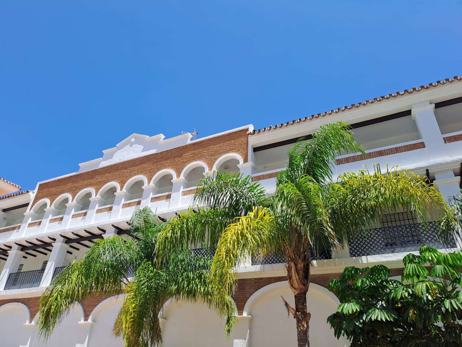 SE ALQUILA DESDE 15/09/2026- 31/05/2027 BONITO APARTAMENTO EN PLANTA BAJA A 150 METROS DE LA PLAYA EN BENALMADENA