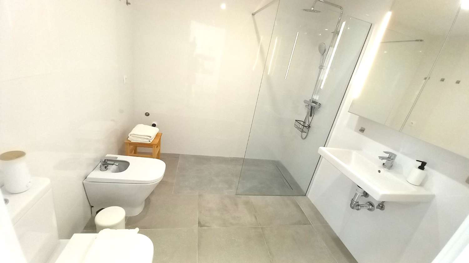 ALQUILER A MEDIO PLAZO DESDE  09/03/2026 HASTA 30/06/2026 Y DESDE 01/09/2026 HASTA 30.6.27 BONITO APARTAMNTO EN FUENGIROLA